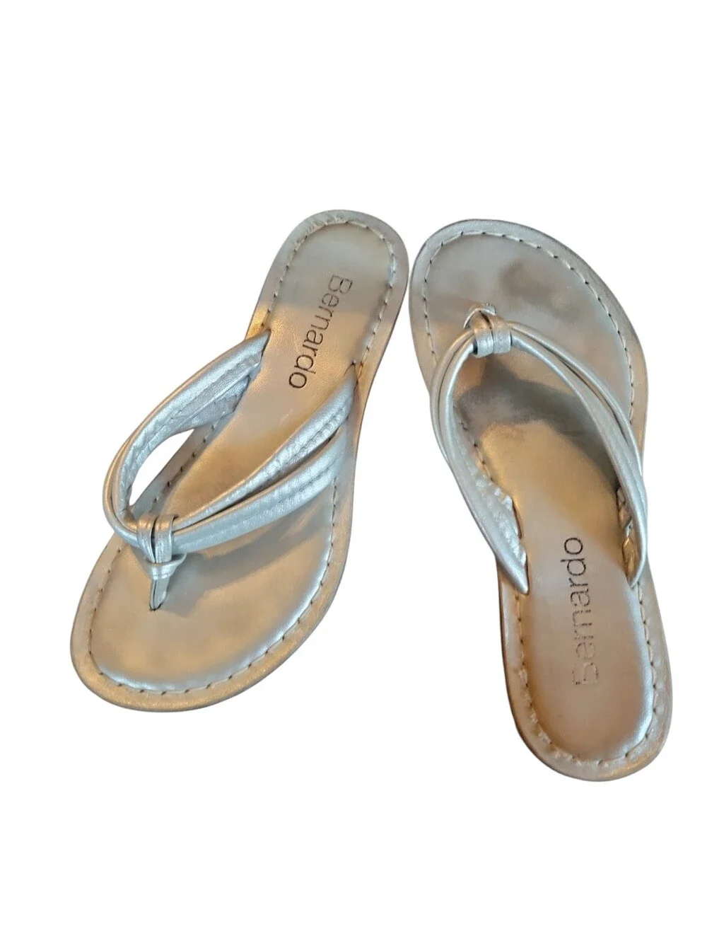 Bernardo Miami Women's Metallic Silver Knotted Thong  Summer Sandals Sz 7M